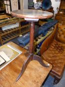 AN 18TH.C.SMALL OAK TRIPOD CANDLESTAND. 66cms HIGH.