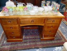 A LATE VICTORIAN MAHOGANY PEDESTAL KNEEHOLE DESK. 130cms WIDE