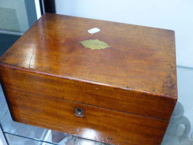 A VICTORIAN MAHOGANY APOTHECARY BOX WITH FITTED BOTTLES, SCALES AND PESTLE TOGETHER WITH A VINTAGE - Image 11 of 19