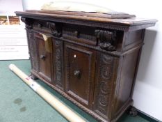 AN UNUSUAL ANTIQUE ITALIAN CARVED WALNUT SIDE CABINET ON SPLAYED PAW FEET. 160cms WIDE