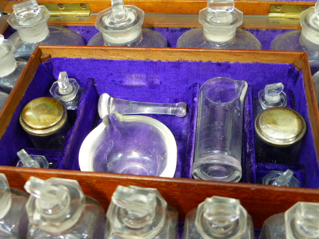 A VICTORIAN MAHOGANY APOTHECARY BOX WITH FITTED BOTTLES, SCALES AND PESTLE TOGETHER WITH A VINTAGE - Image 10 of 19