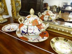 A 19TH.C.DERBY TUREEN AND DEEP SERVING DISH DECORATED IN THE IMARI PALETTE.