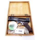 WEBLEY PREMIER AIR PISTOL IN .177 CALIBRE, SERIAL NO 847, COMPLETE WITH INTER CHANGEABLE BARREL