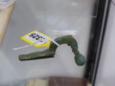 A ROMAN BRONZE FIBULA. 7CM LONG