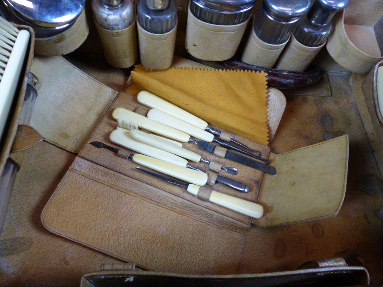 A CROCODILE SKIN TRAVELLING VANITY CASE FITTED WITH VARIOUS GLASS AND WHITE METAL DRESSING TABLE - Image 7 of 10