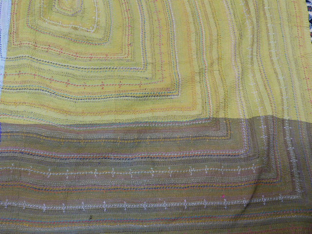 TWO GUNDRA RALLI SHAWLS, FINE STITCH VINTAGE - Image 30 of 37