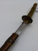 AN INTERESTING JAPANESE WAKIZASKI SHORT SWORD, SIGNED TO THE TANG, IN LACQUER DECORATED SCABBARD.