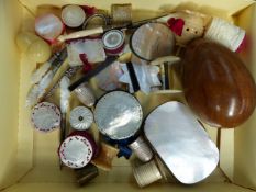 A COLLECTION OF 19TH.C.AND EARLY 20TH.C.MOTHER OF PEARL AND OTHER SEWING ACCESSORIES.