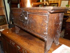 A SMALL 17TH.C/18TH.C.PLANK COFFER WITH LINE MOULDED DECORATION. 76CMS WIDE.