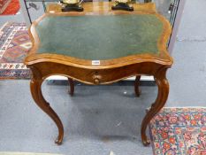 A 19TH.C.CONTINENTAL WALNUT LADIES WRITING DESK WITH CEDAR LINED INTERIOR. 71CMS WIDE.