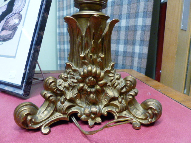 A LATE 19TH CENTURY FRENCH GILT METAL LAMP BASE WITH BLUE GLASS STEM AND SCROLLED FEET. (50CMS - Image 3 of 20