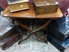 AN ANTIQUE MAHOGANY FOLDING COACHING TABLE. 84X40CMS EXTENDED.