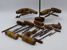 A COLLECTION OF VARIOUS CARPENTER'S AUGERS.