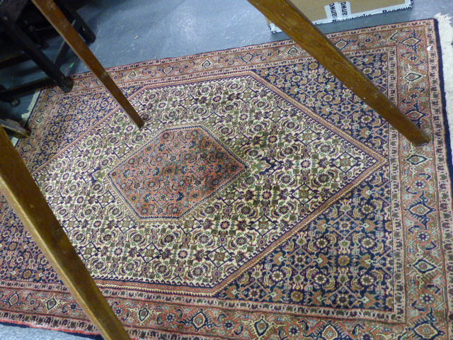 A PERSIAN RUG OF TABRIZ DESIGN. 172X112CMS