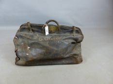 A 19TH. CENTURY LEATHER GLADSTONE BAG WITH ENGRAVED BRASS PLATE LOCK INSCRIBED T.S GLADSTONE ESQUIRE