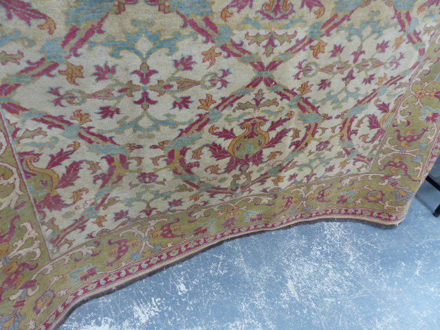 AN ORIENTAL CARPET OF PERSIAN SULTANABAD DESIGN. - Image 5 of 23