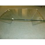 A CONTEMPORARY PLATE GLASS SHAPED COFFEE TABLE.