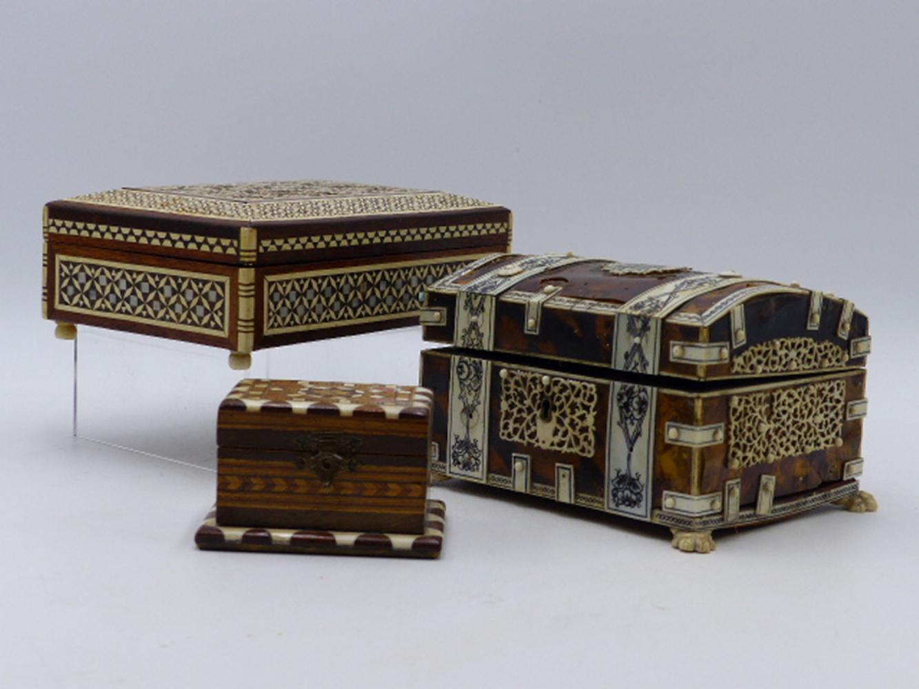 AN EARLY 20TH.C.TORTOISESHELL AND IVORY MOUNTED DOME TOP CASKET ON CARVED PAW FEET TOGETHER WITH TWO