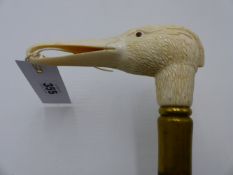 AN IMPRESSIVE LATE 19TH OR EARLY 20TH CENTURY IVORY WALKING STICK HANDLE FINELY CARVED IN THE FORM