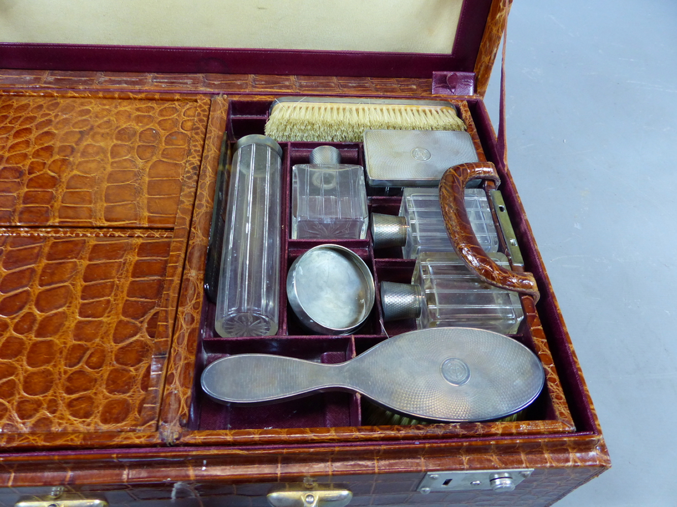AN EARLY 20TH CENTURY CROCODILE LEATHER TRAVELLING VANITY CASE. PART FITTED WITH VARIOUS WHITE METAL - Image 2 of 14