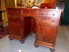 AN EARLY 19TH.C.MAHOGANY KNEEHOLE DRESSING CHEST/DESK WITH ARRANGEMENT OF FOUR DRAWERS OVER