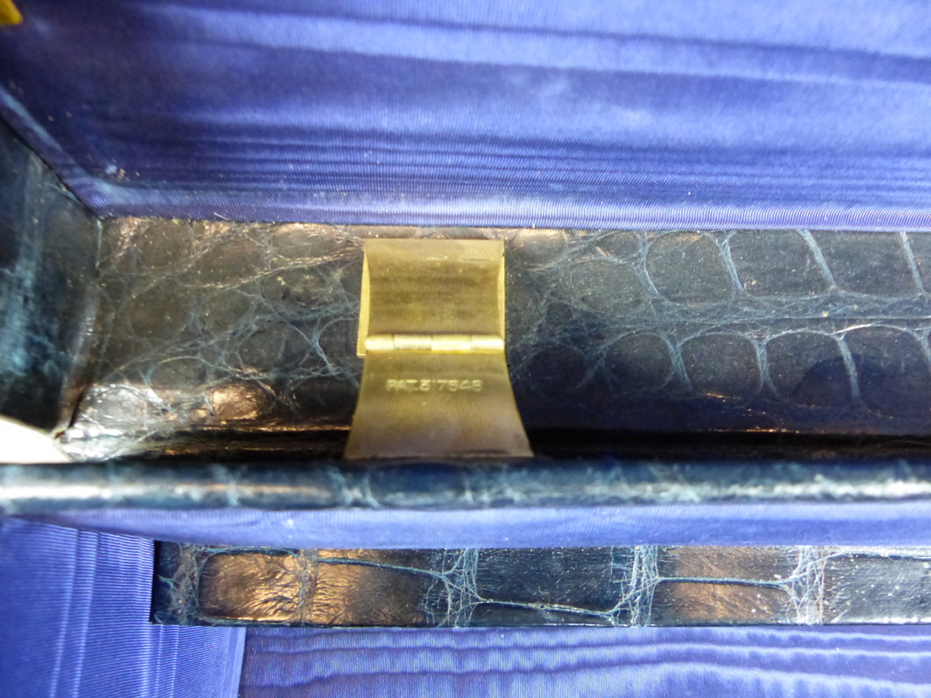 A GOOD ASPREY LONDON CROCODILE SKIN SUITCASE WITH GILT BRASS FITTINGS TOGETHER WITH A SMALLER - Image 19 of 21