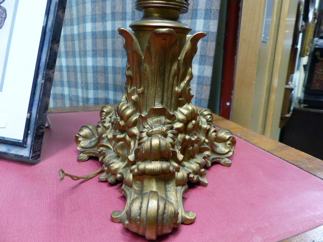 A LATE 19TH CENTURY FRENCH GILT METAL LAMP BASE WITH BLUE GLASS STEM AND SCROLLED FEET. (50CMS - Image 4 of 20