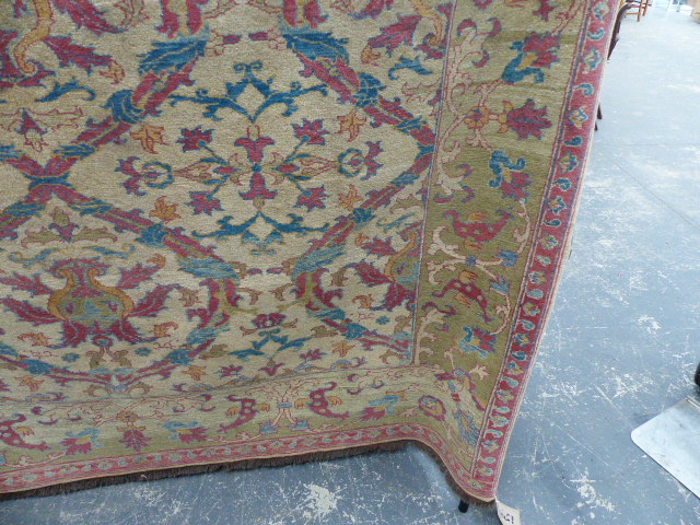 AN ORIENTAL CARPET OF PERSIAN SULTANABAD DESIGN. - Image 16 of 23