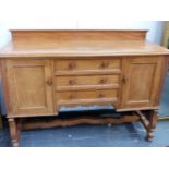 A HEAL'S OAK SMALL SIDEBOARD WITH THREE DRAWERS FLANKED BY CUPBOARDS. 136CMS.WIDE.