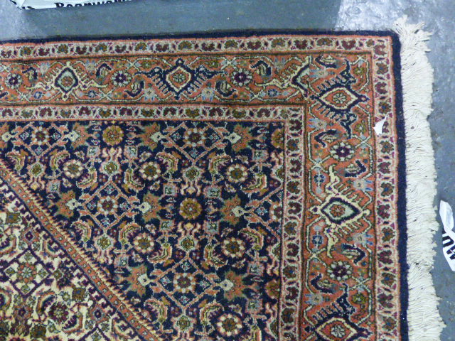 A PERSIAN RUG OF TABRIZ DESIGN. 172X112CMS - Image 3 of 6