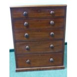 A VICTORIAN MAHOGANY FIVE DRAWER SMALL CHEST WITH MOULDED EDGE TOP AND PLINTH BASE. W.70cms x D.