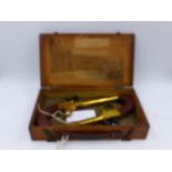 A PAIR OF BRASS BARRELLED AND FRAMED FLINTLOCK PISTOLS IN WOODEN BOX.