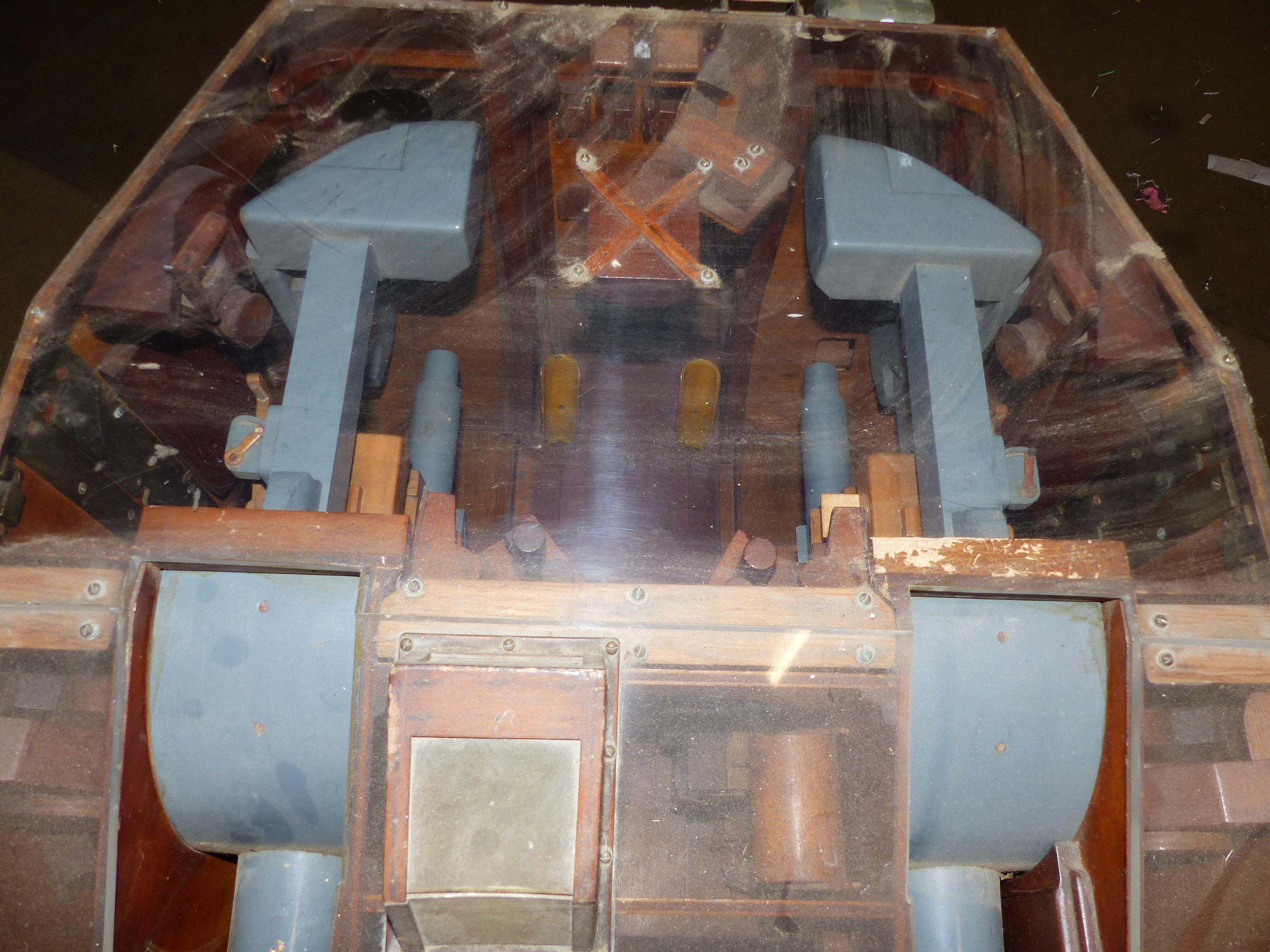 A CUTAWAY MOVING SCALE WOODEN MODEL OF A 6" MK26 NAVAL GUN TURRET, THE PERSPEX TOP ALLOWING - Image 8 of 17