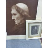 A MOUNTED VINTAGE PHOTOGRAPHIC IMAGE OF THE ACTOR SIR HENRY IRVING PLAYING BECKET WITH