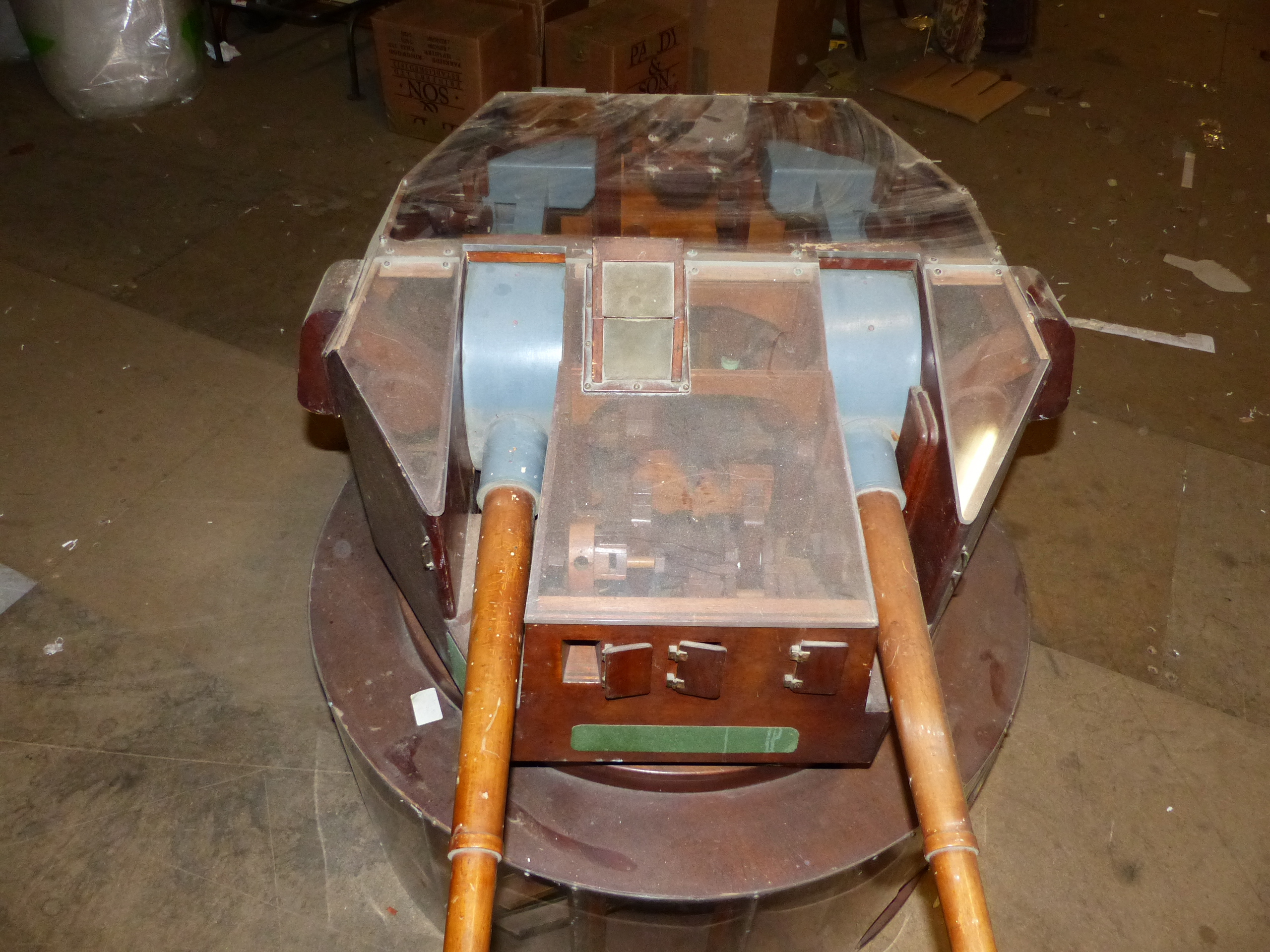 A CUTAWAY MOVING SCALE WOODEN MODEL OF A 6" MK26 NAVAL GUN TURRET, THE PERSPEX TOP ALLOWING - Image 7 of 17