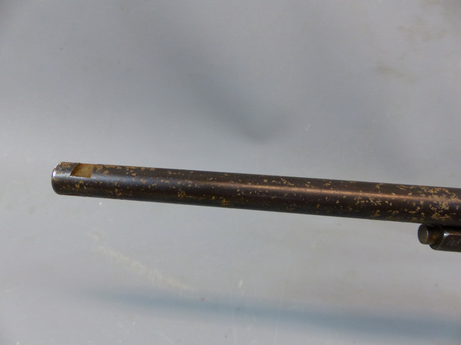 A VINTAGE UN-NAMED UNDERLEVER TAP LOADING AIR RIFLE SERIAL NUMBER S11845 ( NO CERTIFICATE - Image 12 of 15