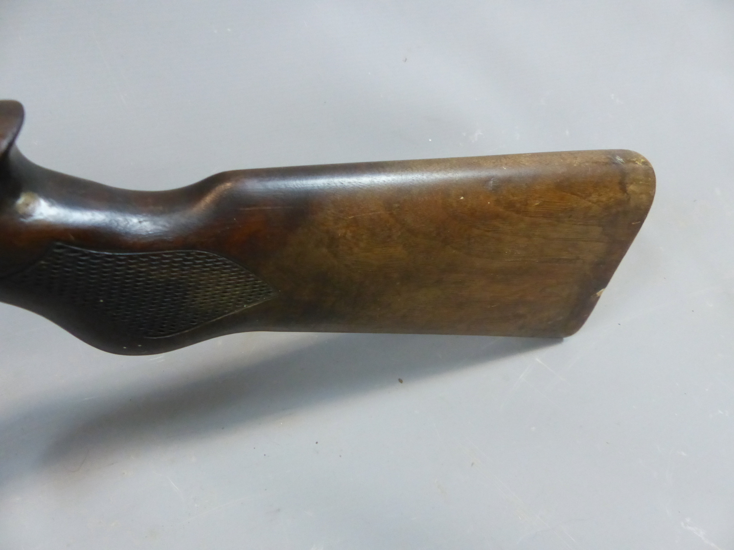 A VINTAGE UN-NAMED UNDERLEVER TAP LOADING AIR RIFLE SERIAL NUMBER S11845 ( NO CERTIFICATE - Image 8 of 15