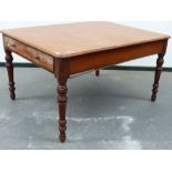 AN MID VICTORIAN MAHOGANY LIBRARY TABLE WITH TWO END DRAWERS ON TURNED LEGS. 137x107cms