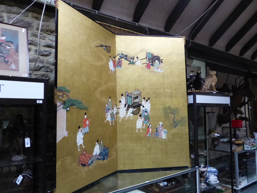 JAPANESE SCHOOL, A PAIR OF TWO PANEL FLOOR SCREENS DEPICTING A CONTINUOUS SCENE OF FIGURES IN A - Image 2 of 22