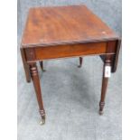 A REGENCY MAHOGANY PEMBROKE TABLE WITH REEDED EGDE TOP, RING TURNED TAPERED LEGS, BRASS CASTORS