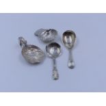 FOUR SILVER HALLMARKED CADDY SPOONS TO INCLUDE A WILLIAM IV 1835, A 1901 VINE LEAF AND GRAPE
