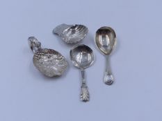 FOUR SILVER HALLMARKED CADDY SPOONS TO INCLUDE A WILLIAM IV 1835, A 1901 VINE LEAF AND GRAPE