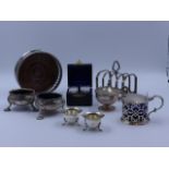 A GOOD SELECTION OF VARIOUS HALLMARKED SILVERWARE TO INCLUDE A C J VANDER WINE COASTER, A HARRODS