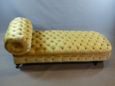 A VICTORIAN CHAISE WITH BUTTONED CHAMPAGNE PLUSH COVER, SHORT EBONISED TURNED LEGS WITH GILT BANDING