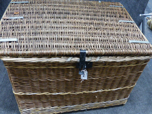 TWO LARGE VINTAGE WICKER LAUNDRY BASKETS WITH LIFT TOPS AND ONE WITH ROPE HANDLES. LARGEST H.64cms,