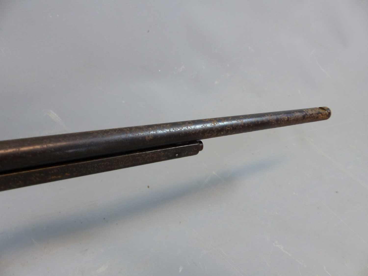 A VINTAGE UN-NAMED UNDERLEVER TAP LOADING AIR RIFLE SERIAL NUMBER S11845 ( NO CERTIFICATE - Image 6 of 15