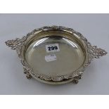 A SILVER TWO HANDLED BOWL ON FOUR LION MASKED PAW FEET, GLASCOW 1902, MAKER WEIR. 5ozs, D.14cms.