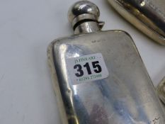 A GENTLEMAN'S SILVER SPIRIT FLASK, BEARS THE TOWN ASSAY MARK FOR CHESTER, DATE LETTER RUBBED. WEIGHT