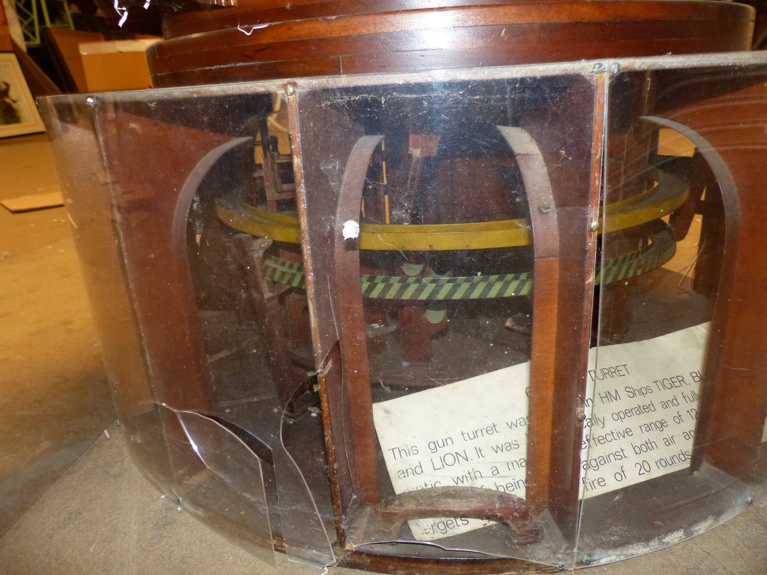 A CUTAWAY MOVING SCALE WOODEN MODEL OF A 6" MK26 NAVAL GUN TURRET, THE PERSPEX TOP ALLOWING - Image 15 of 17