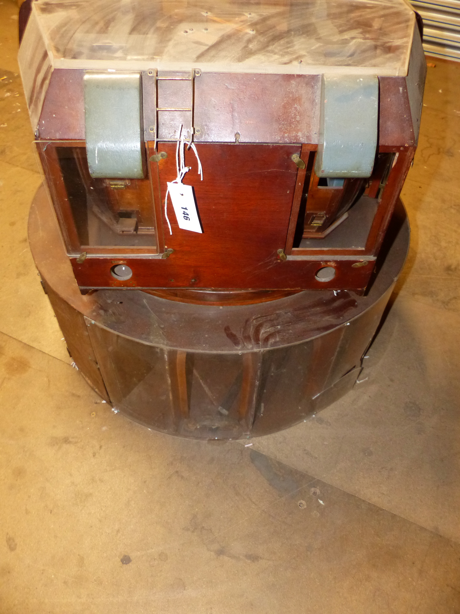 A CUTAWAY MOVING SCALE WOODEN MODEL OF A 6" MK26 NAVAL GUN TURRET, THE PERSPEX TOP ALLOWING - Image 5 of 17